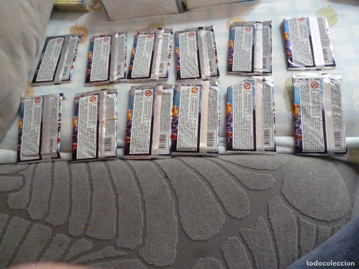 Coleccionismo cromos antiguos: 31 SOBRES DE INVIZIMALS LAS TRIBUS PERDIDAS - Foto 2