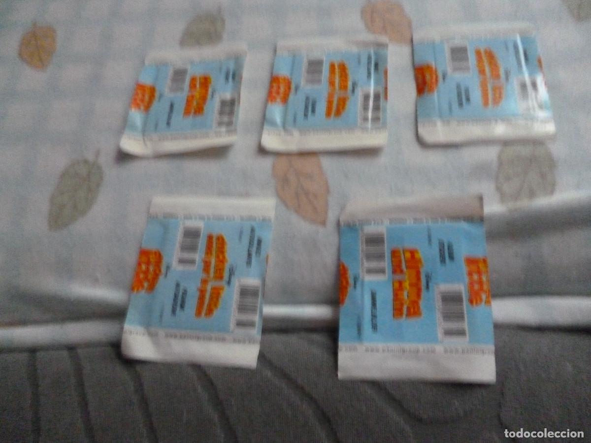 Coleccionismo cromos antiguos: 35 SOBRES DE CROMOS DE CHICKEN LITTLE - Foto 6