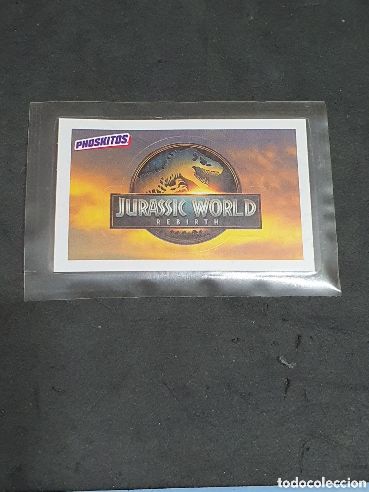 Coleccionismo Cromos antiguos: Phoskitos Jurassic World Rebirth Logo, nuevo y precintado