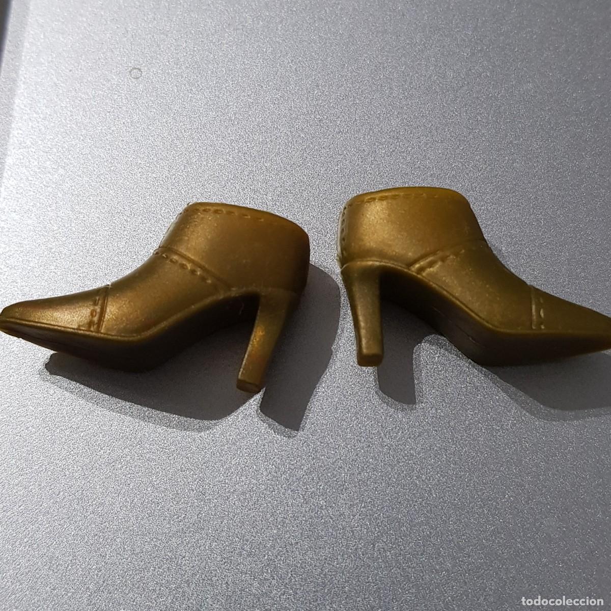 Coleccionismo cromos antiguos: Zapatos steffi validos barbie - Foto 2
