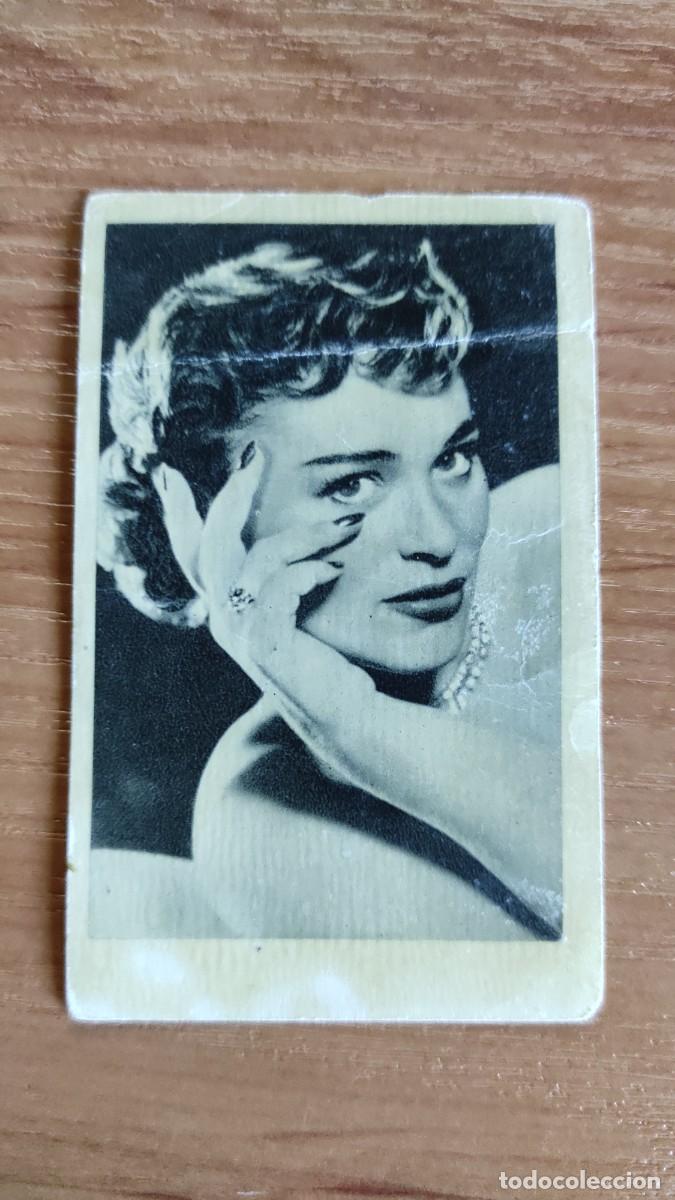 Coleccionismo Cromos antiguos: CROMOS EDITORIAL RUIZ ROMERO CINE ACTRIZ CROMO N&ordm; 75 BELLA DARVI HELL AND HIGH WATER sin pegar