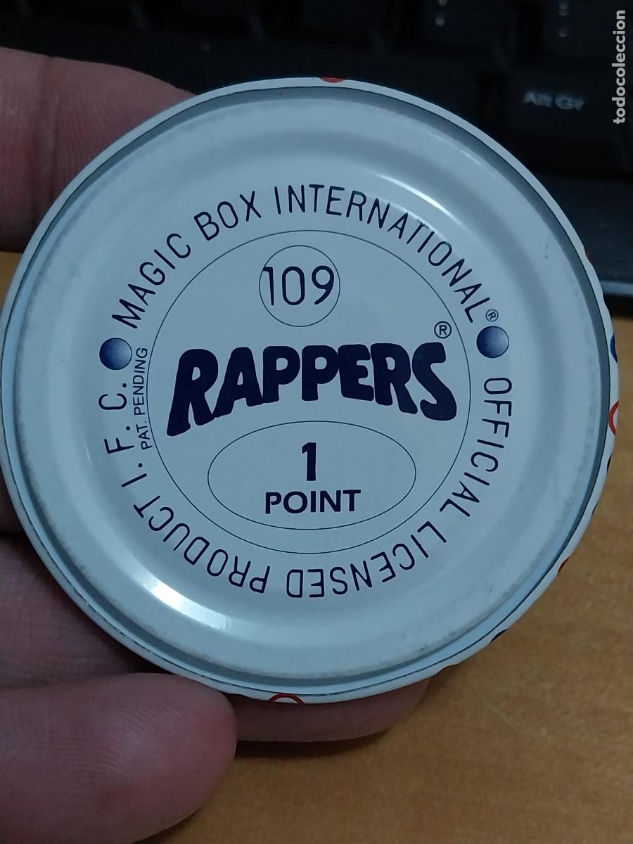 Coleccionismo cromos antiguos: RAPPERS MAGIC BOX CHAPA # 109 RECORD TIME 6CMS ORIGINAL * - Foto 2