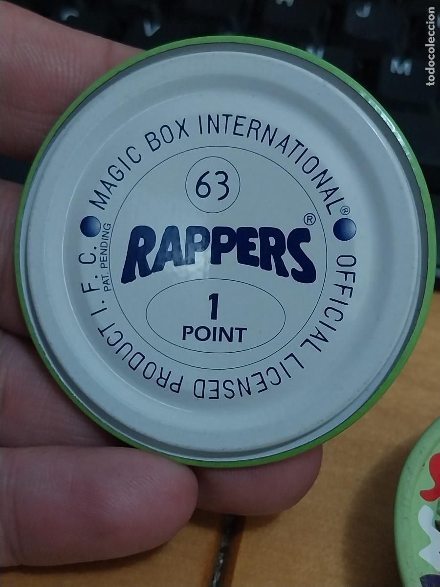 Coleccionismo cromos antiguos: RAPPERS MAGIC BOX CHAPA # 63 PERRO PELO 6CMS ORIGINAL * - Foto 2