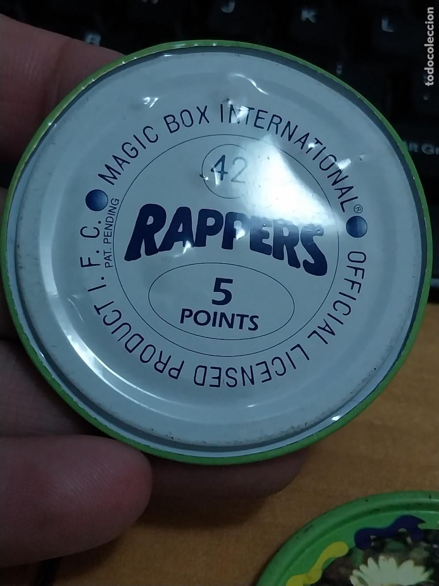 Coleccionismo cromos antiguos: RAPPERS MAGIC BOX CHAPA # 42 TIBURON 6CMS ORIGINAL * - Foto 2