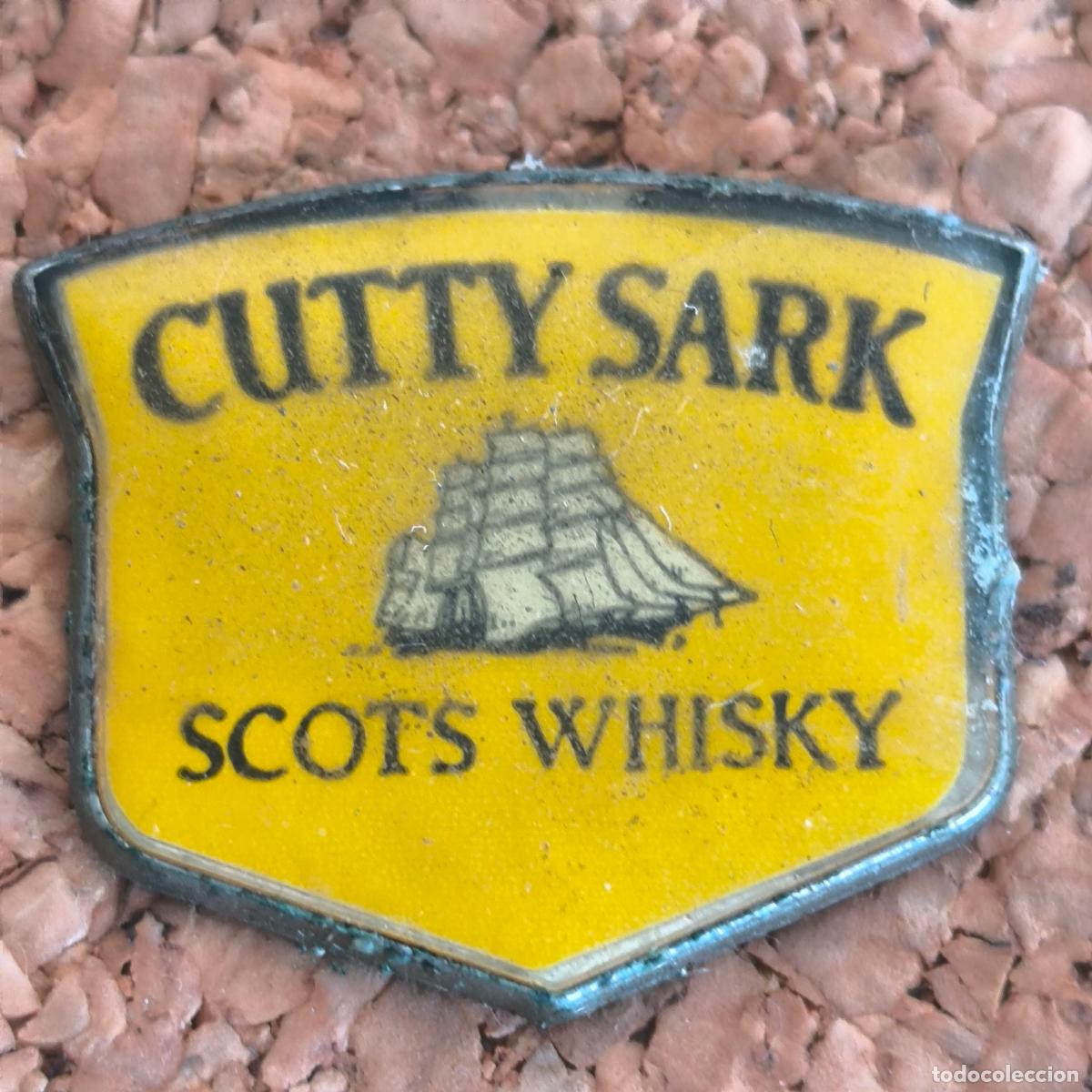 Coleccionismo Cromos antiguos: Pin publicidad whisky curry sark