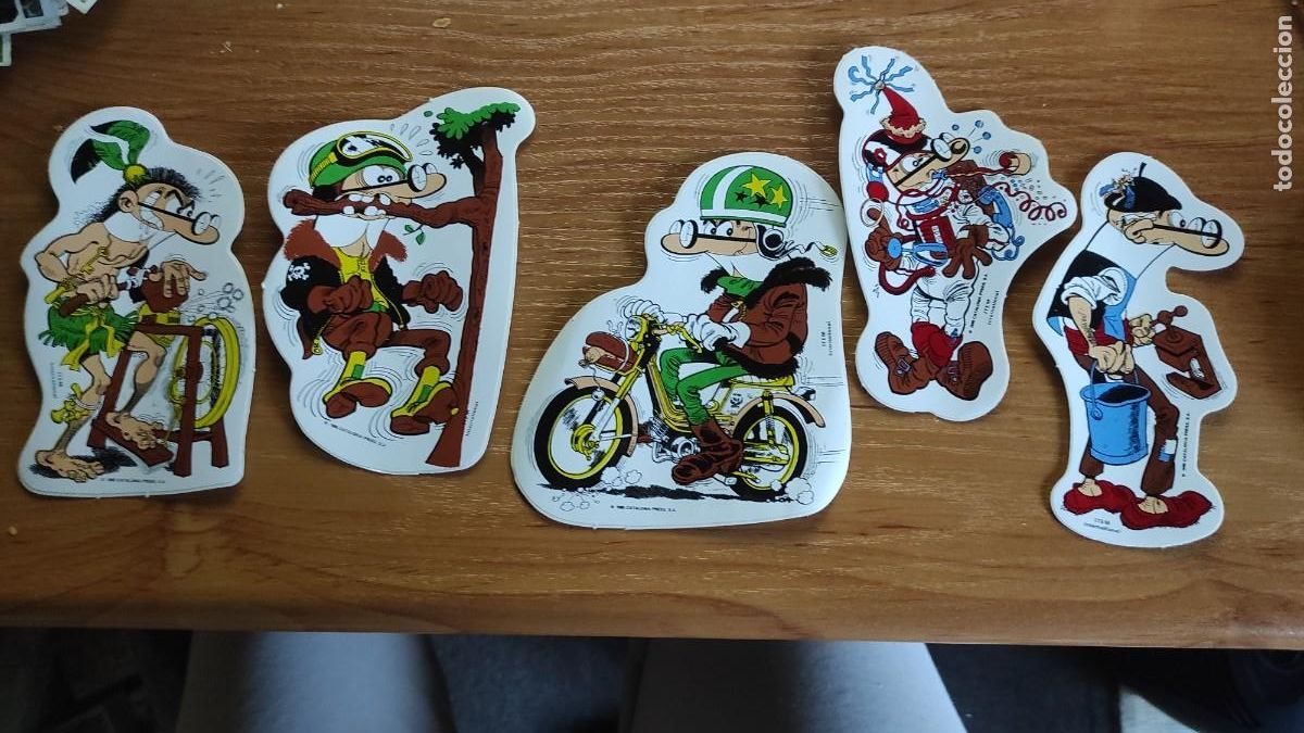 Coleccionismo cromos antiguos: Lote 5 cromos troquelados diferentes los disfraces de Mortadelo tama&ntilde;o gigante