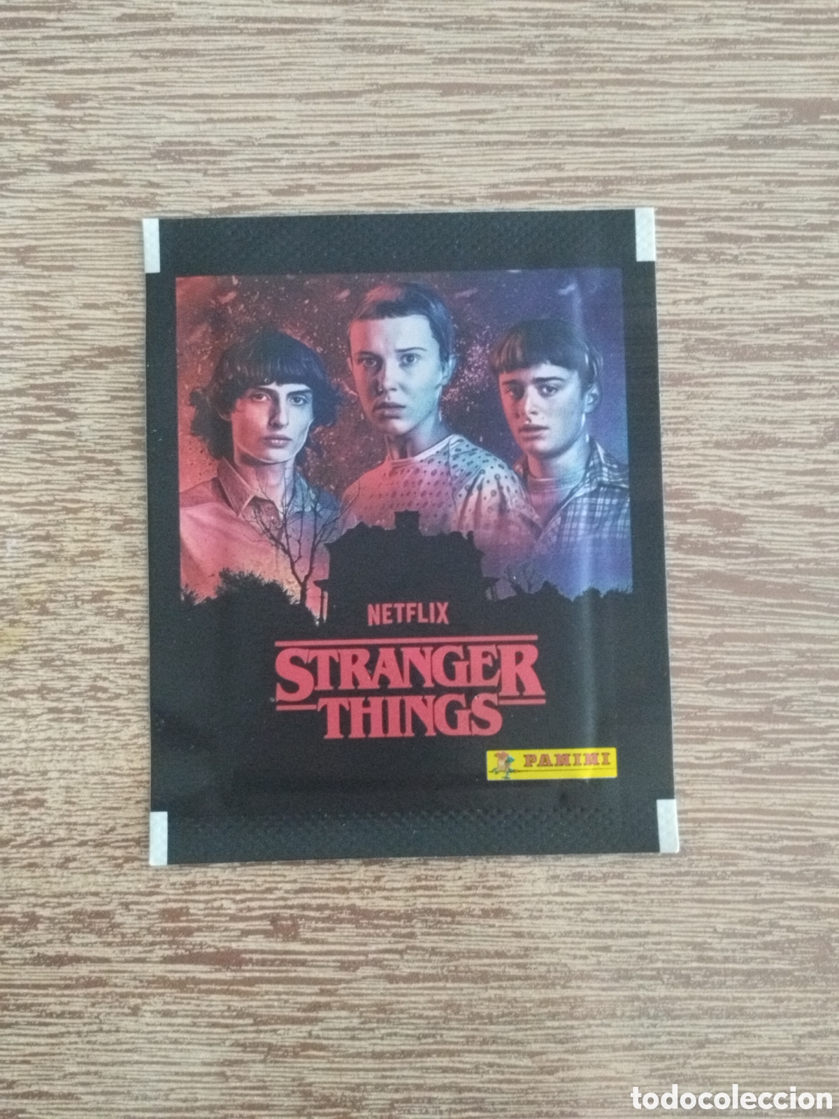Coleccionismo cromos antiguos: Sobre sin abrir Stranger Things - Netflix - Panini - Version 1 con n&uacute;mero - Foto 1