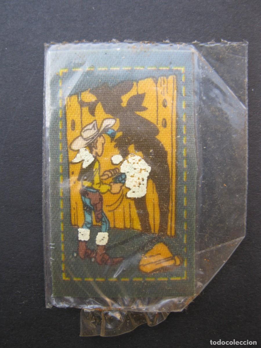 Coleccionismo Cromos antiguos: CROMO DE TELA - LUCKY LUKE - N&ordm; 8 - ... M&Aacute;S R&Aacute;PIDO QUE SU SOMBRA - MATUTANO - NUNCA PEGADO.