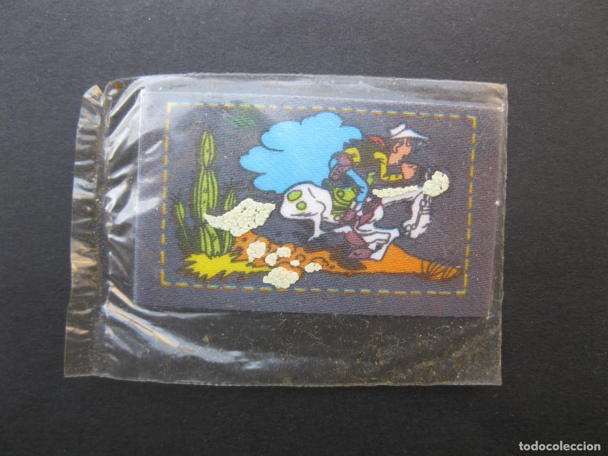 Coleccionismo Cromos antiguos: CROMO DE TELA - LUCKY LUKE - N&ordm; 9 - AS&Iacute; GALOPA JOLLY - MATUTANO - NUNCA PEGADO.