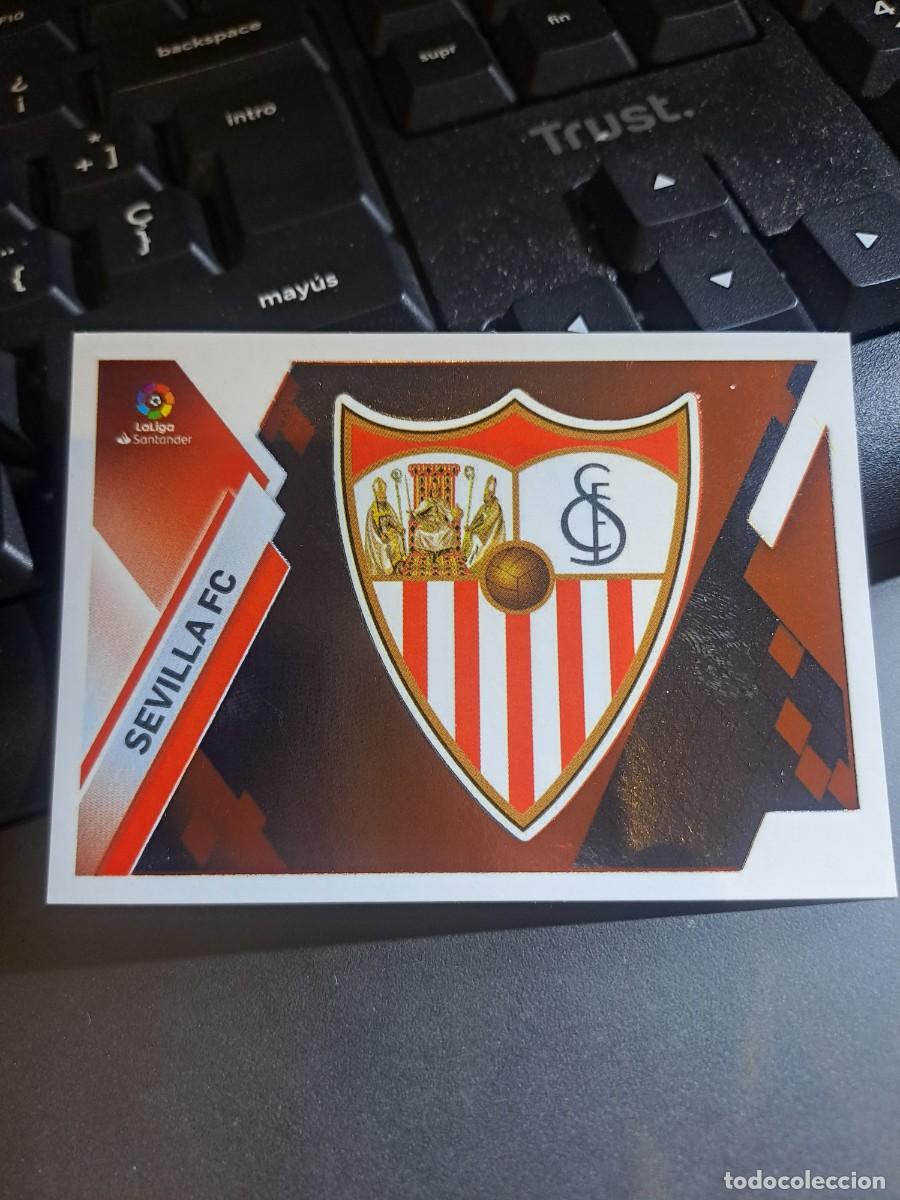 Coleccionismo Cromos antiguos: CROMO ESCUDO SEVILLA 33 LIGA 2019 2020 19 20 ESTE PANINI NUNCA PEGADO