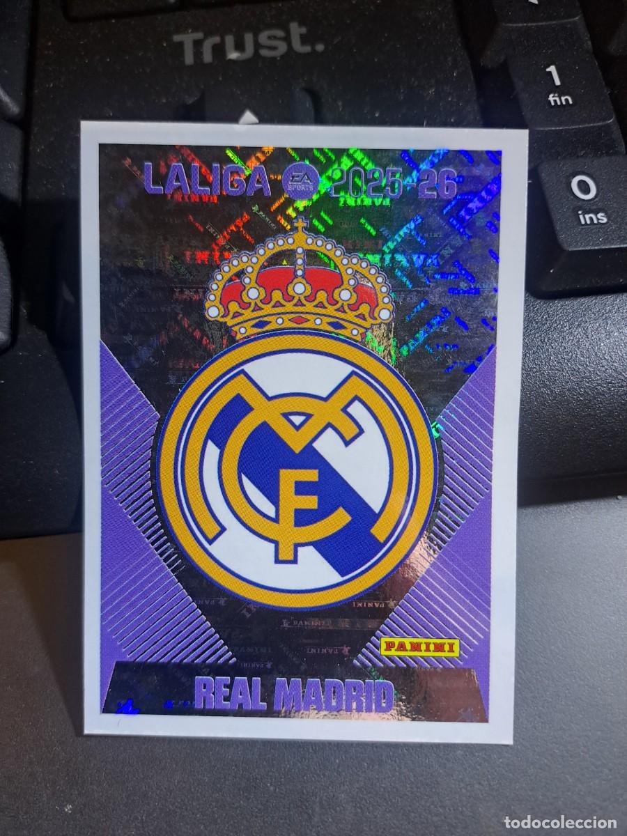 Coleccionismo Cromos antiguos: CROMO ESCUDO REAL MADRID 1 LIGA 2025 2026 25 26 ESTE PANINI NUNCA PEGADO