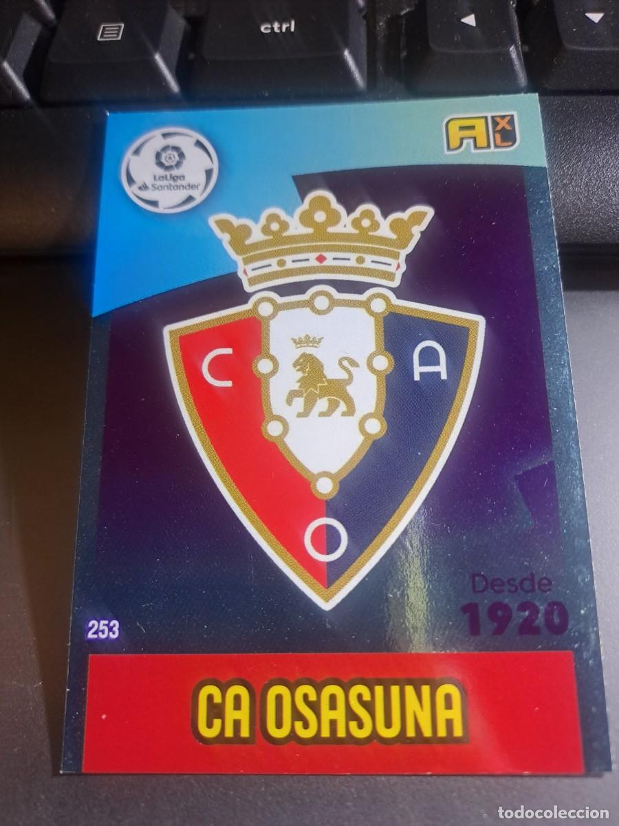 Coleccionismo Cromos antiguos: ADRENALYN XL ESCUDO OSASUNA 253 CROMO LIGA 2017 2018 17 18 PANINI