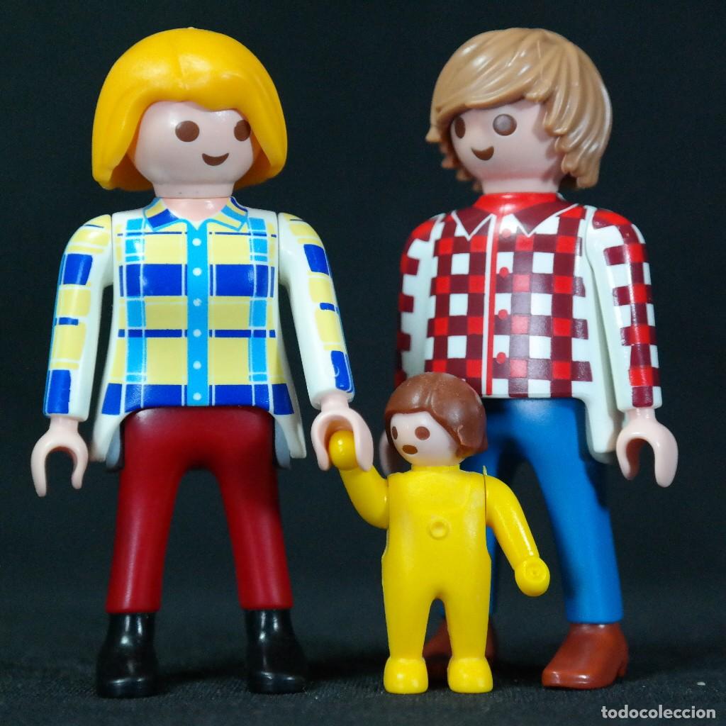 Coleccionismo Cromos antiguos: Playmobil pareja con bebe ☼