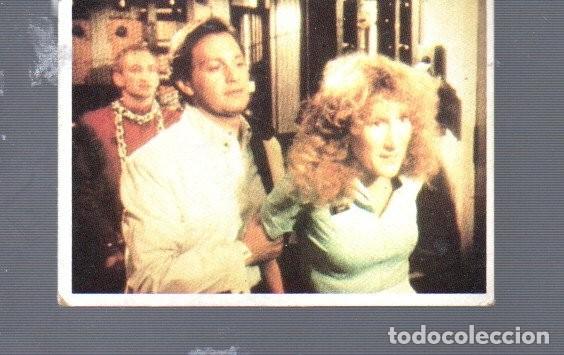 Coleccionismo Cromos antiguos: CROMO DE SERIE DE LA TELE V EDITOR WARNER BROS EL A&Ntilde;O 1984 N&ordm; 81 ESTUVIERON PEGADOS