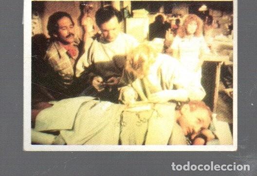 Coleccionismo Cromos antiguos: CROMO DE SERIE DE LA TELE V EDITOR WARNER BROS EL A&Ntilde;O 1984 N&ordm; 83 ESTUVIERON PEGADOS