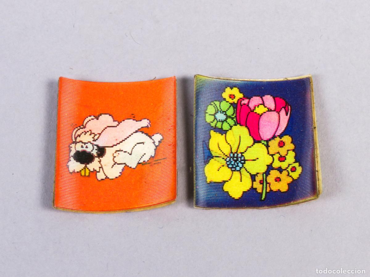 Coleccionismo Cromos antiguos: 2 cromos hologr&aacute;ficos Matutano perro corriendo y flores regadera no pegados a&ntilde;os 80