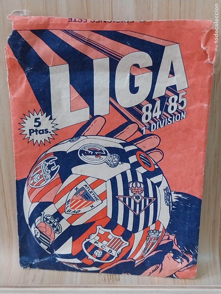 Coleccionismo Cromos antiguos: LIGA 84 85 SOBRE VAC&Iacute;O ED ESTE ORIGINAL FONDO SALMON ROJIZO SIN CROMOS