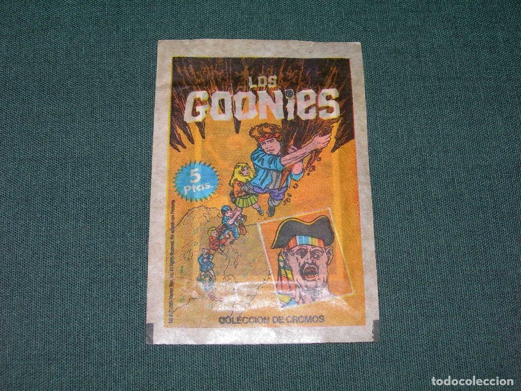 Coleccionismo Cromos antiguos: DIF&Iacute;CIL SOBRE DE CROMOS SIN ABRIR DE LA COLECCI&Oacute;N LOS GOONIES - PACOSA DOS 1985 -