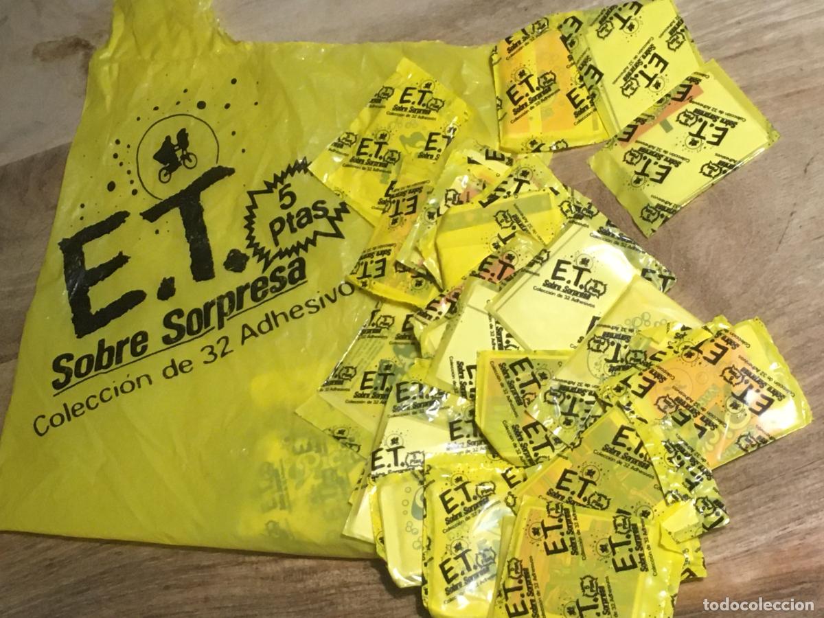 Colecionismo Cromos antigos: ET E.T. el extraterrestre sobre sorpresa lote 35 sobres de cromos sin abrir con la bolsa original