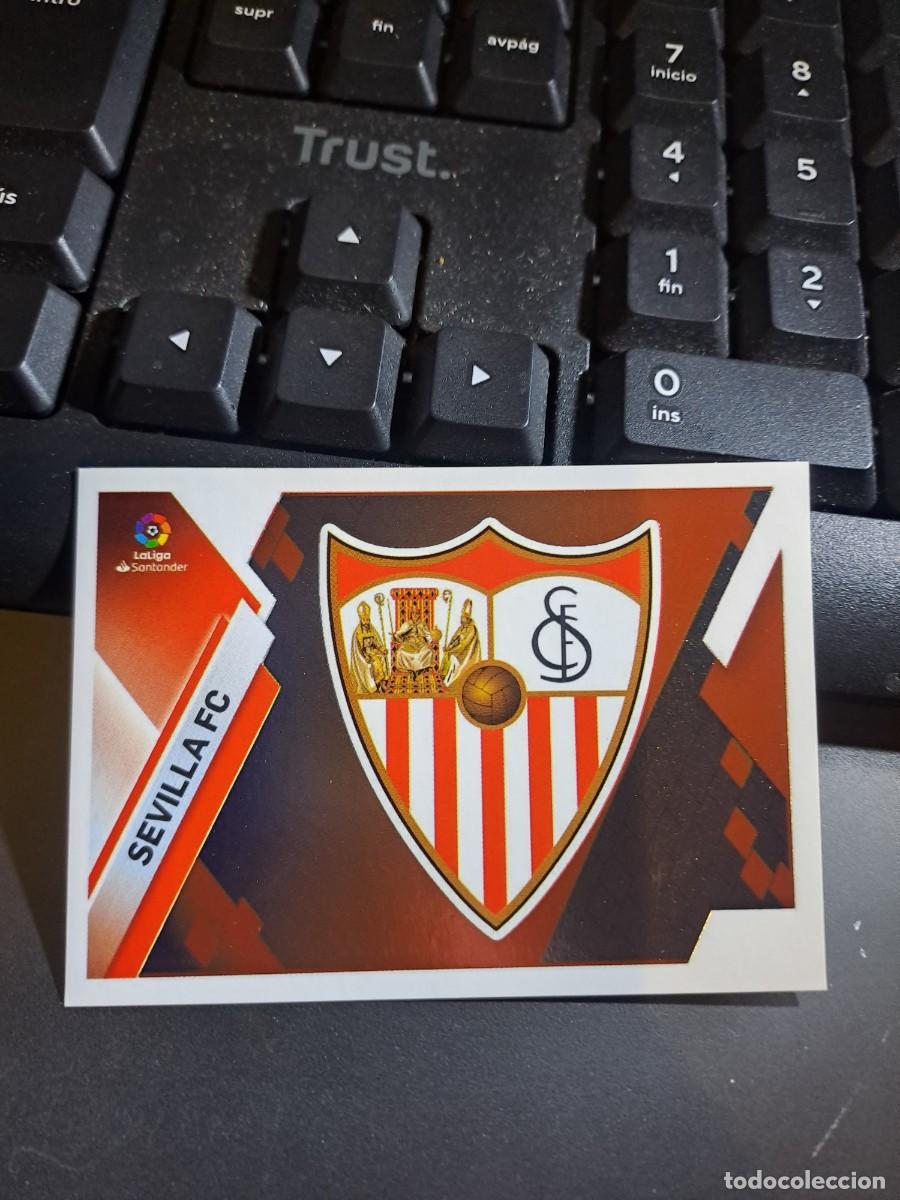 Coleccionismo Cromos antiguos: CROMO ESCUDO SEVILLA 33 LIGA 2019 2020 19 20 ESTE PANINI NUNCA PEGADO