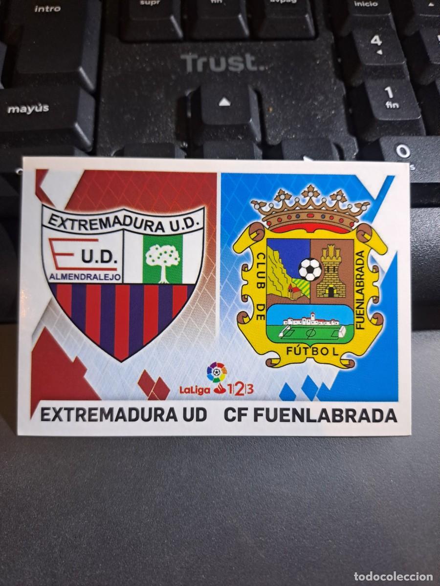 Coleccionismo Cromos antiguos: CROMO ESCUDOS 4 ESCUDO EXTREMADURA ESCUDO FUENLABRADA LIGA 2019 2020 19 20 ESTE PANINI NUNCA PEGADO