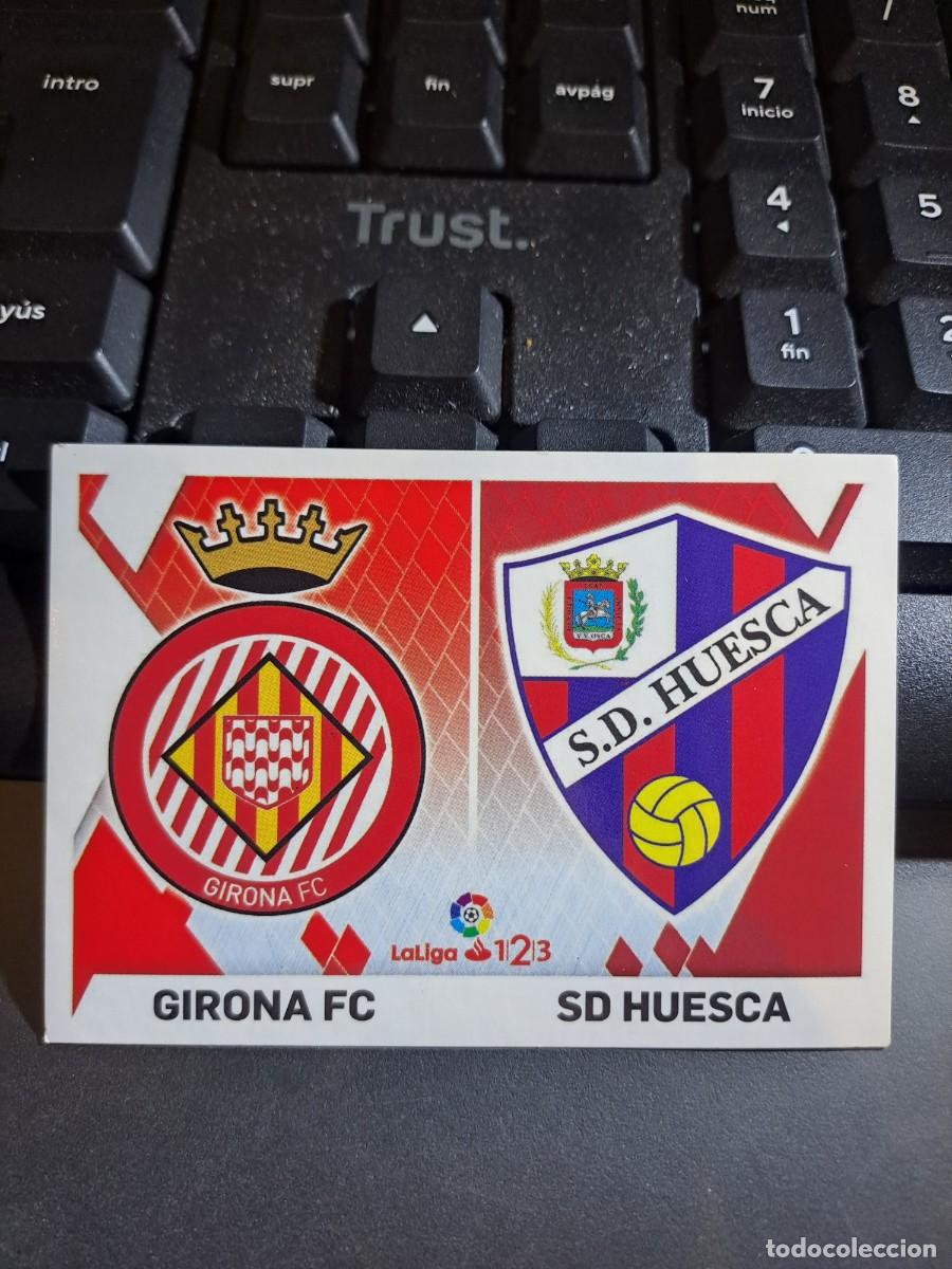 Coleccionismo Cromos antiguos: CROMO ESCUDOS 5 ESCUDO GIRONA ESCUDO HUESCA LIGA 2019 2020 19 20 ESTE PANINI NUNCA PEGADO