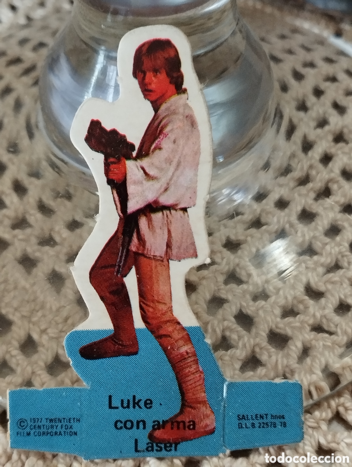 Coleccionismo Cromos antiguos: CROMO TROQUELADO PHOSKITOS START WARS LA GUERRA DE LAS GALAXIAS LUKE CON ARMAS