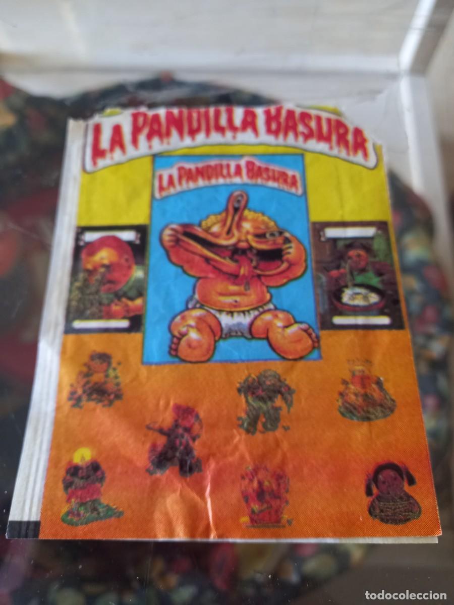 Coleccionismo Cromos antiguos: Sobre abierto pandilla basura con 5 Cromos en su interior