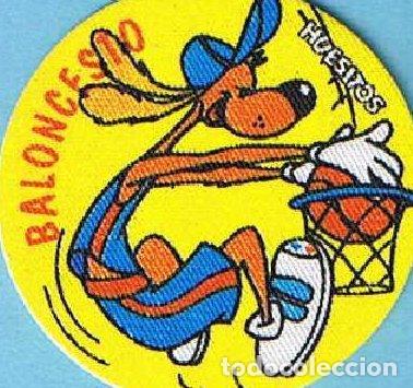 Coleccionismo cromos antiguos: CROMOS SUELTOS. PARCHE DE TELA. BALONCESTO. HUESITOS.