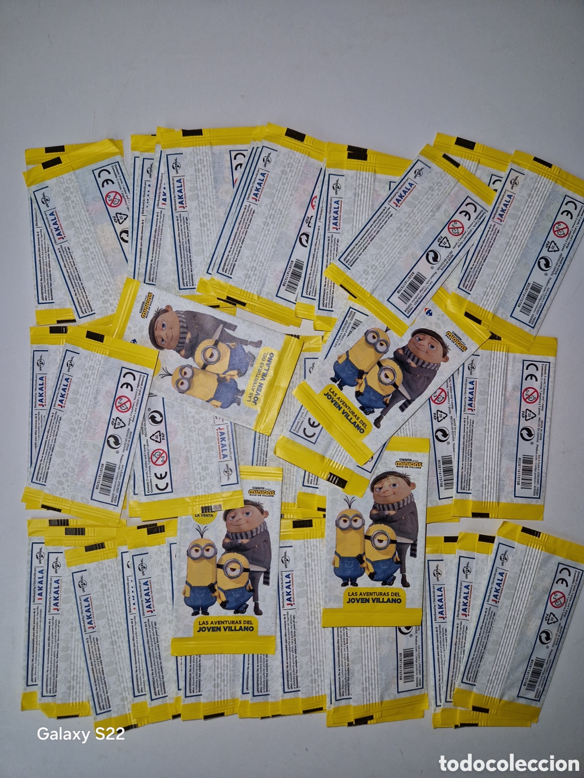Coleccionismo Cromos antiguos: LOTE 48 SOBRES DE CROMOS CARREFOUR LAS AVENTURAS DEL JOVEN VILLANO LOS MINIONS