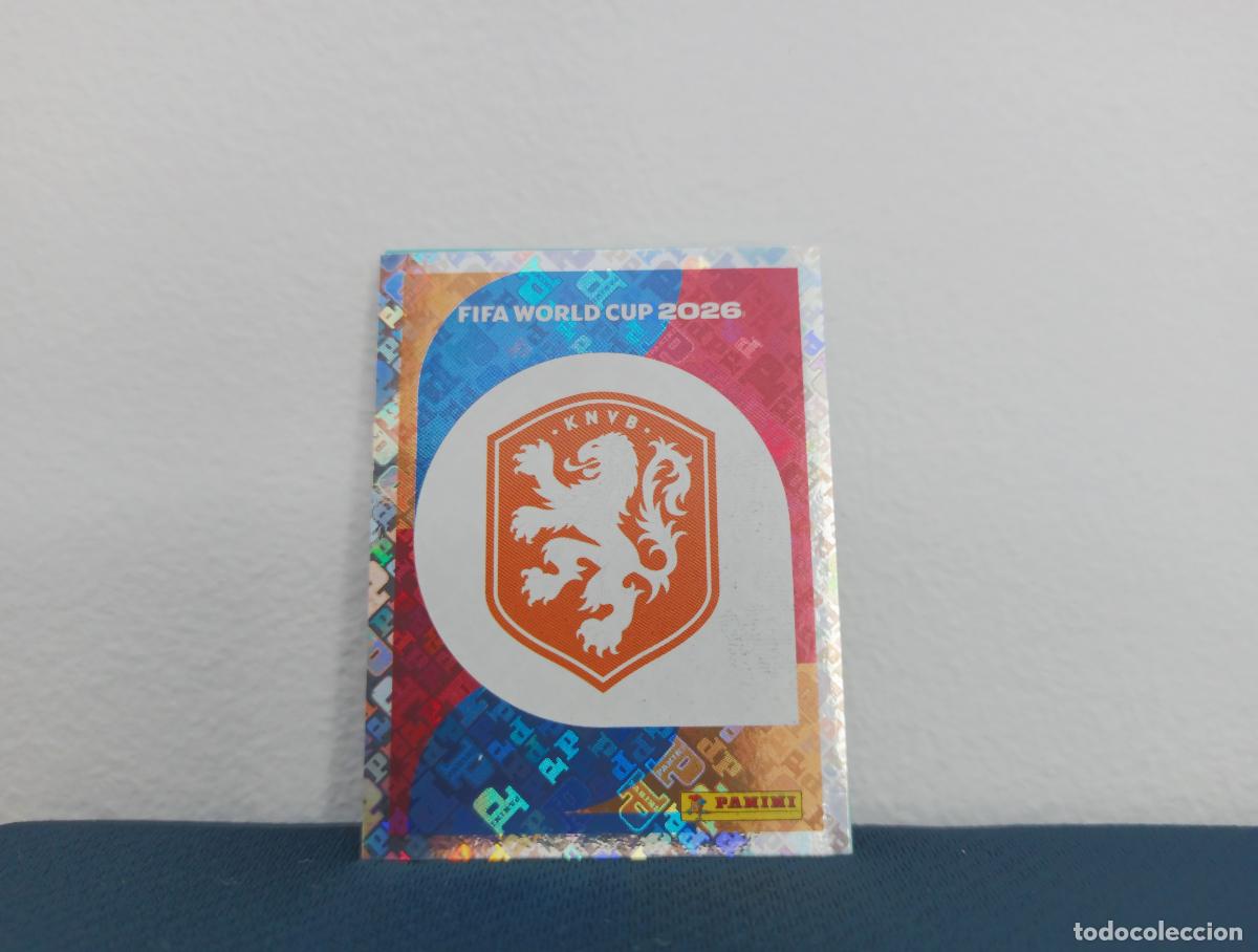 Collezionismo Figurine antiche: NED 1 ESCUDO BASE NETHERLANDS CROMO MUNDIAL STICKERS 2026 26