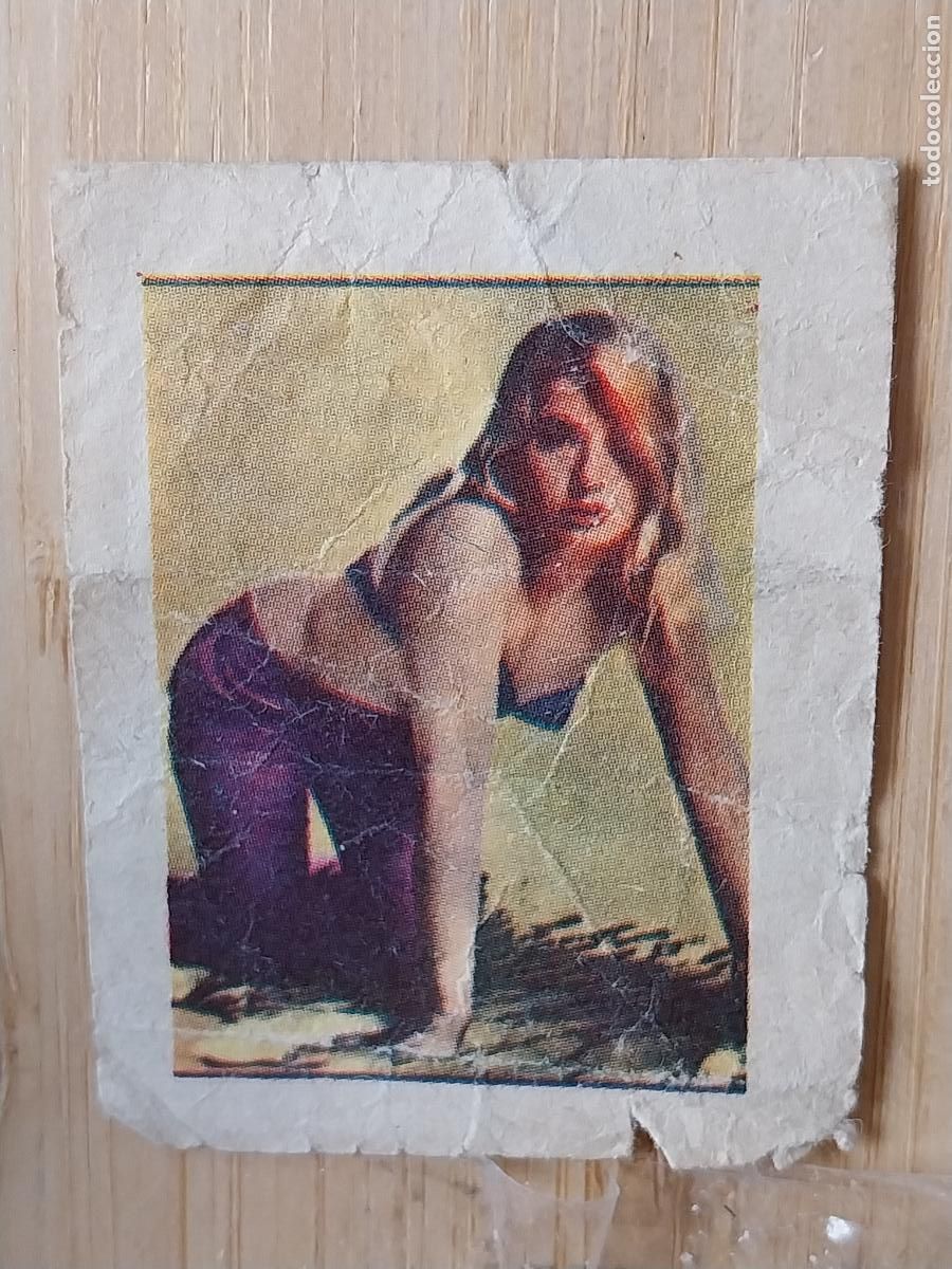 Coleccionismo Cromos antiguos: CHICA BA&Ntilde;ADOR SOMBRERO BASTOS CROMO SOBADO ORIGINAL A&Ntilde;OS 70 MIDE 5 X 3.8CMS