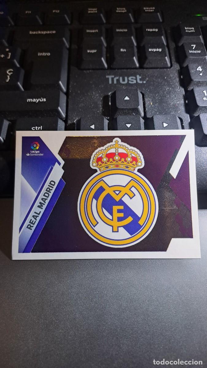 Coleccionismo Cromos antiguos: CROMO ESCUDO REAL MADRID 25 LIGA 2019 2020 19 20 ESTE PANINI NUNCA PEGADO