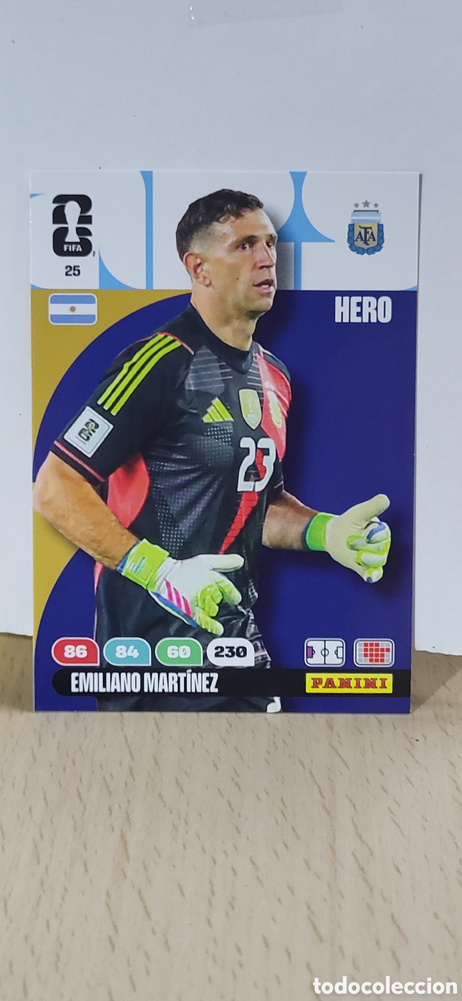 Collezionismo Figurine antiche: EMILIANO MARTINEZ ARGENTINA N&ordm; 25 ADRENALYN XL MUNDIAL 2026 26 FIFA WORLD CUP PANINI