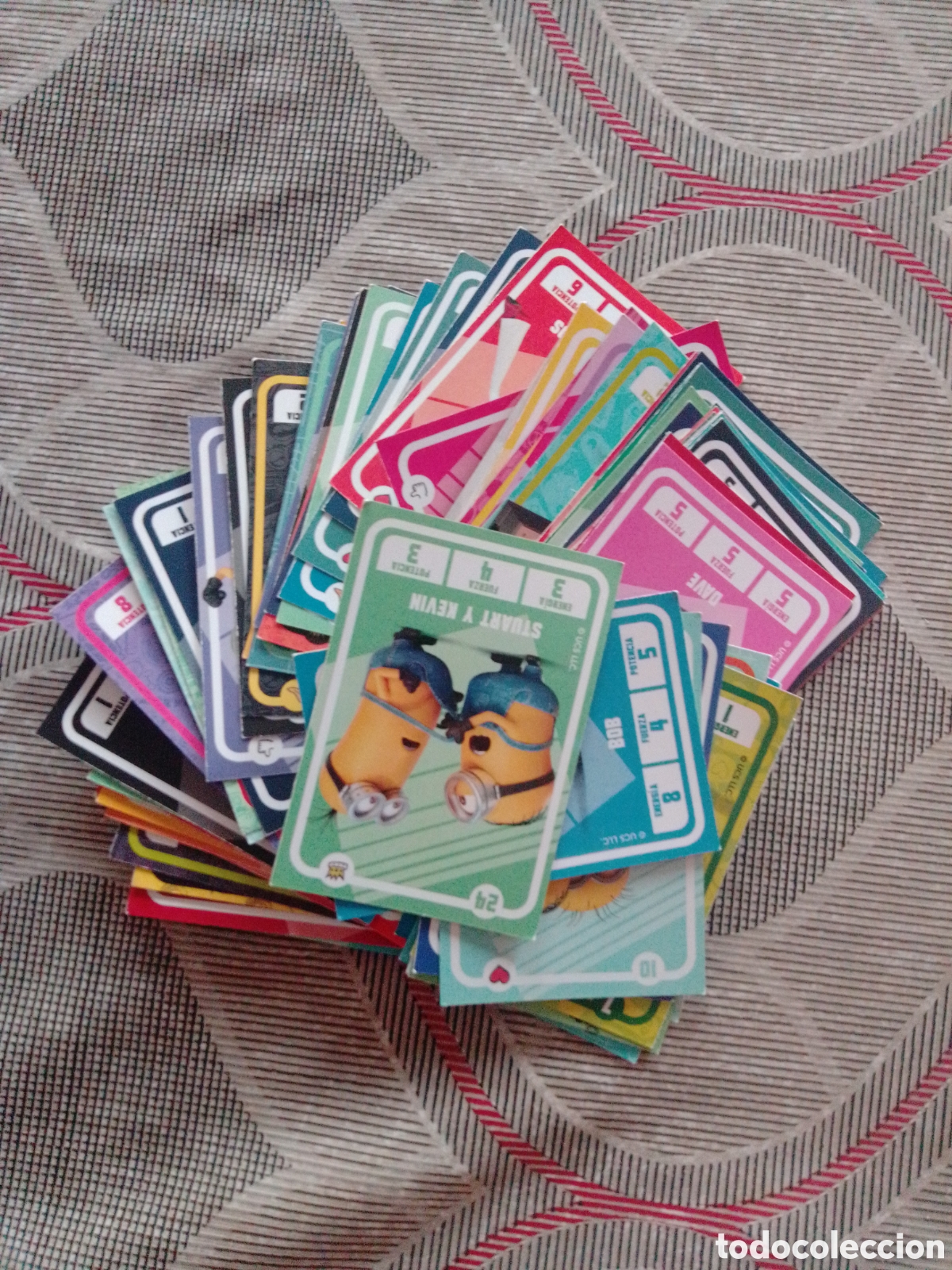 Coleccionismo cromos antiguos: Super lote 68 cromos minions nuevos