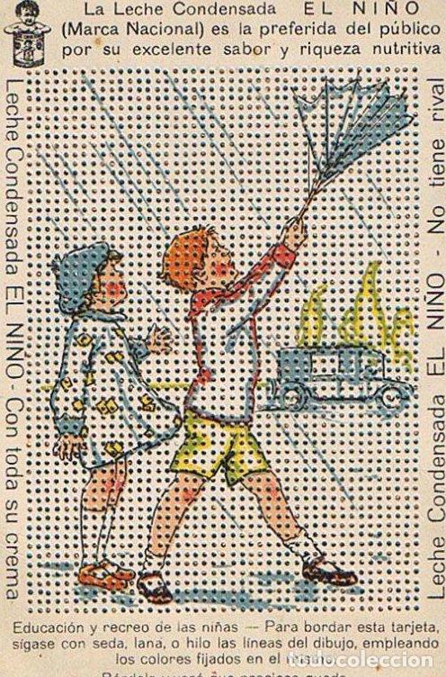 Coleccionismo cromos antiguos: CROMO/TARJETA PARA BORDAR. NI&Ntilde;OS CON PARAGUAS. REGALO DE LECHE CONDENSADA EL NI&Ntilde;O, SIN FECHA.