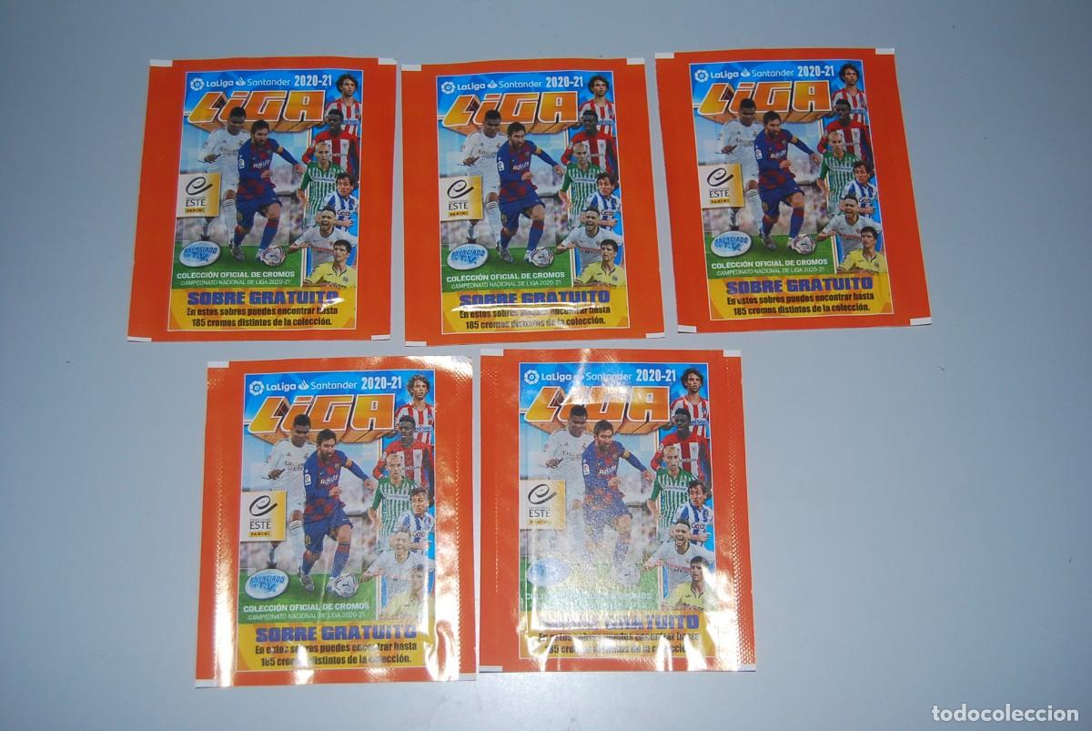 Coleccionismo cromos antiguos: LOTE 5 SOBRES ANCHOS GRATUITOS SIN ABRIR LIGA SANTANDER 2020-21 COLECCIONES ESTE - PANINI