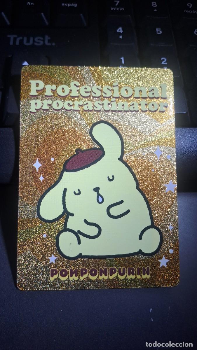 Coleccionismo cromos antiguos: CROMO HELLO KITTY AND FRIENDS FUN TOGETHER! 104 GOLDEN GLITTER FRIENDS BRILLANTINA CARDS PANINI 2025