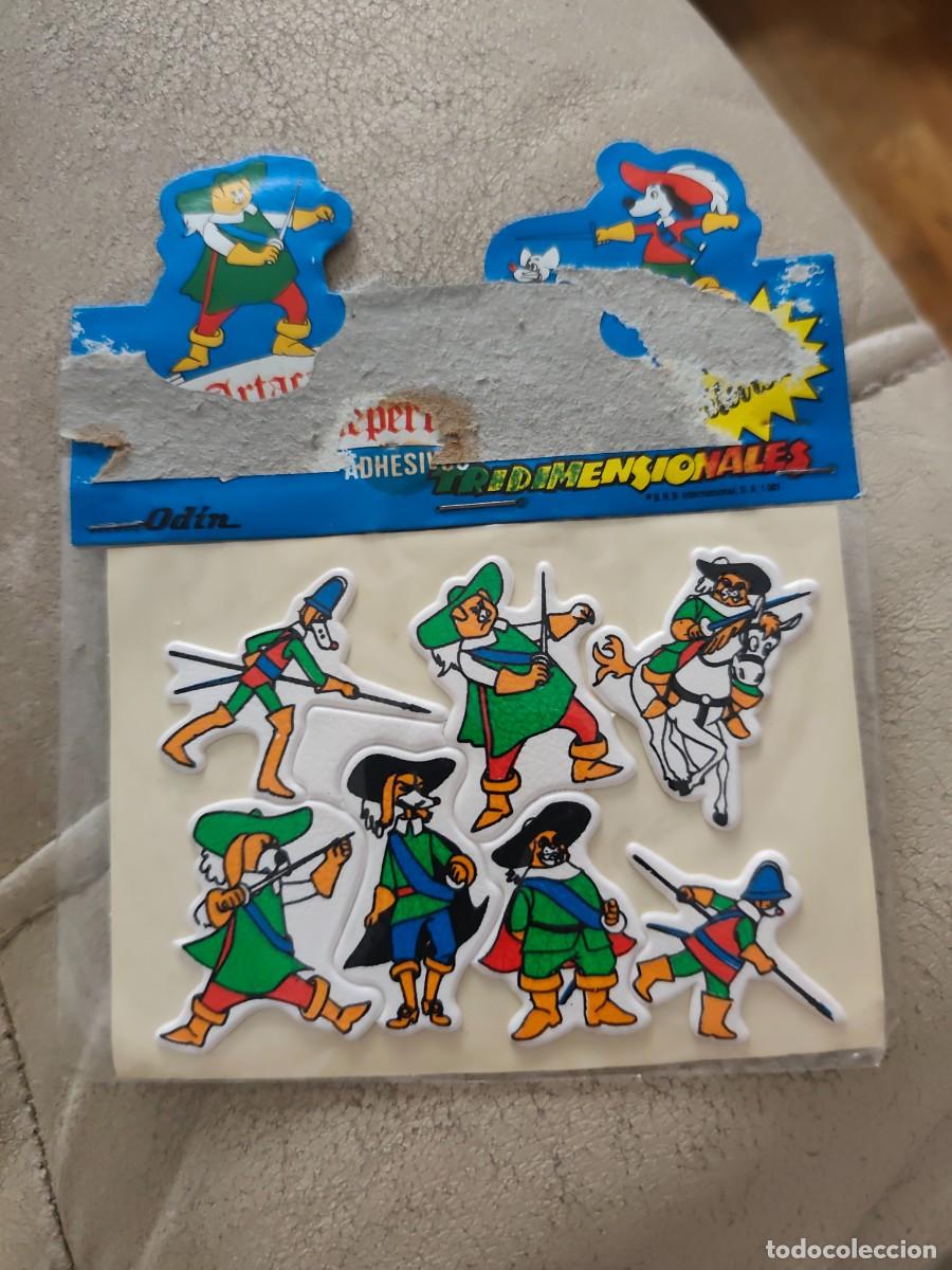 Coleccionismo cromos antiguos: Blister pegatinas adhesivos tridimensionales d'artac&aacute;n y los tres mosqueperros juegos Od&iacute;n Adhevesa