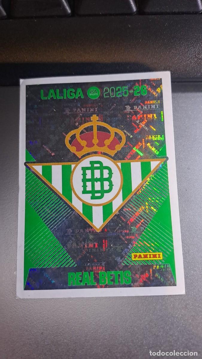 Coleccionismo cromos antiguos: CROMO ESCUDO BETIS 1 LIGA 2025 2026 25 26 ESTE PANINI NUNCA PEGADO