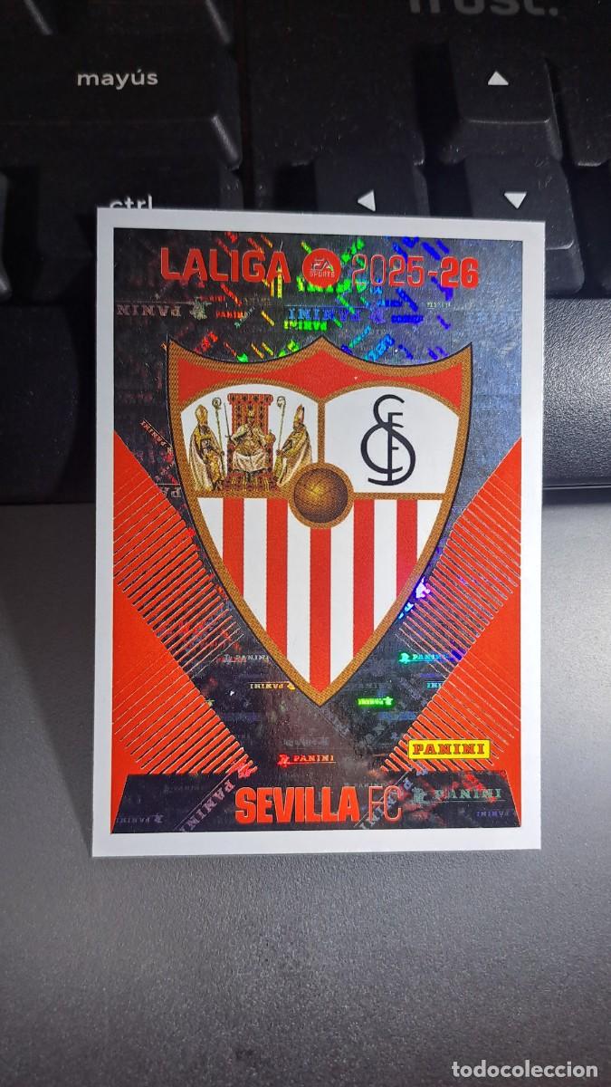 Coleccionismo cromos antiguos: CROMO ESCUDO SEVILLA 1 LIGA 2025 2026 25 26 ESTE PANINI NUNCA PEGADO