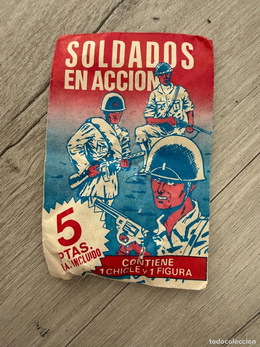 Coleccionismo cromos antiguos: Sobre cerrado sin abrir chicle - Soldados en acci&oacute;n