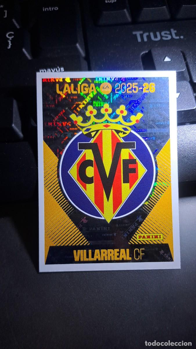 Coleccionismo cromos antiguos: CROMO ESCUDO VILLARREAL 1 LIGA 2025 2026 25 26 ESTE PANINI NUNCA PEGADO
