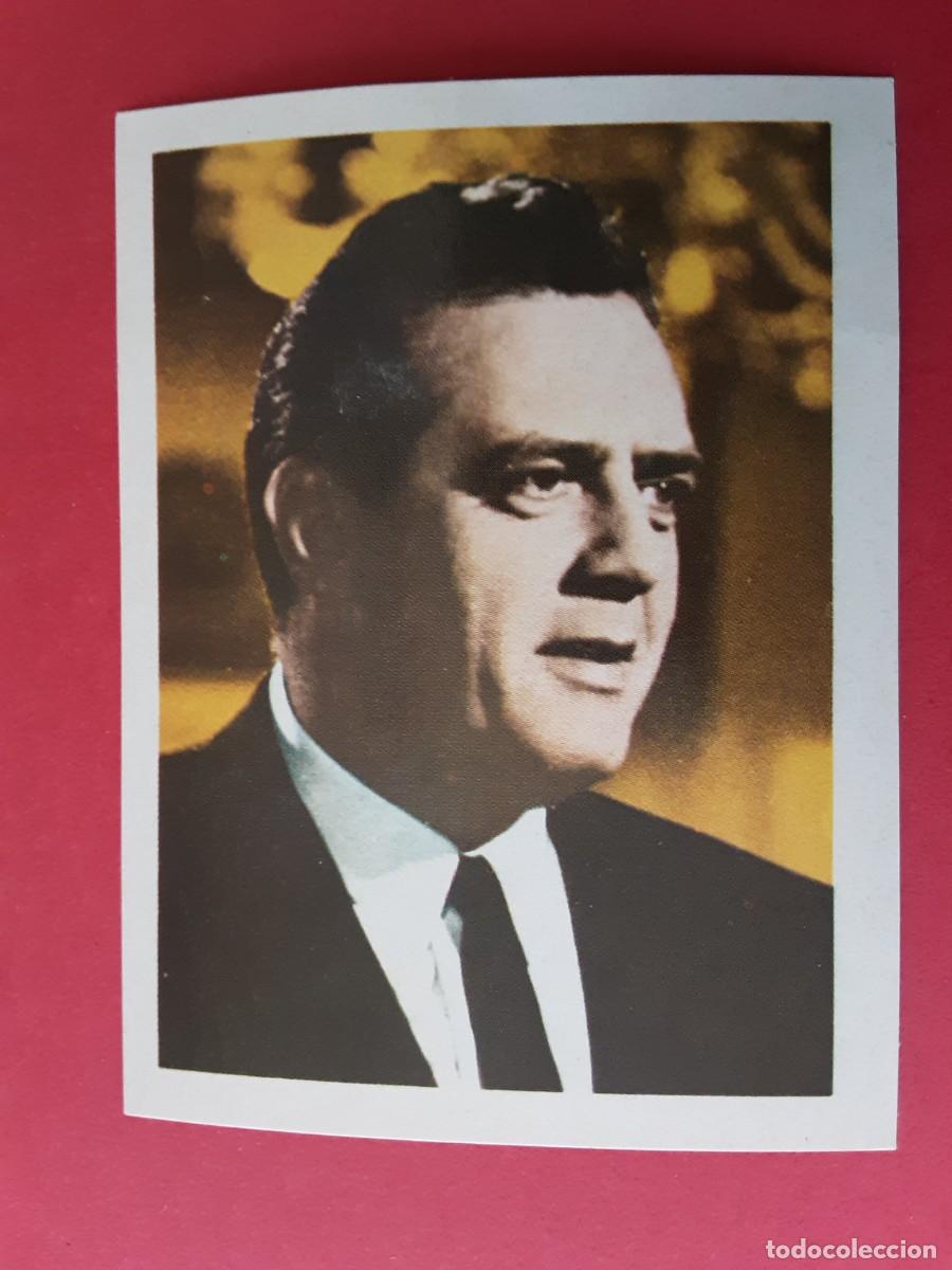 Coleccionismo cromos antiguos: CROMO DE RAYMOND BURR DE LA COLECCI&Oacute;N ARTISTAS, EDITORIAL BRUGUERA 1972.