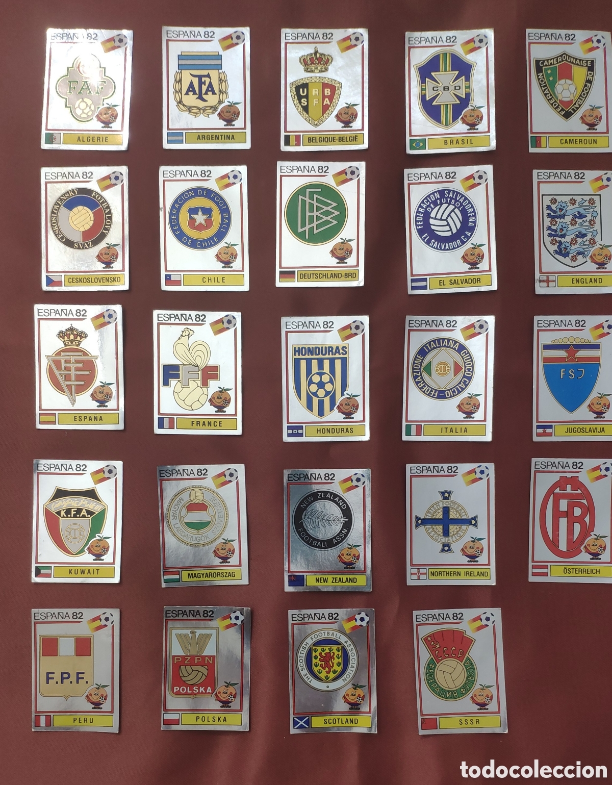 Coleccionismo cromos antiguos: Lote de escudos de las 24 selecciones participantes el Mundial de Espa&ntilde;a 82. Colecci&oacute;n Panini.