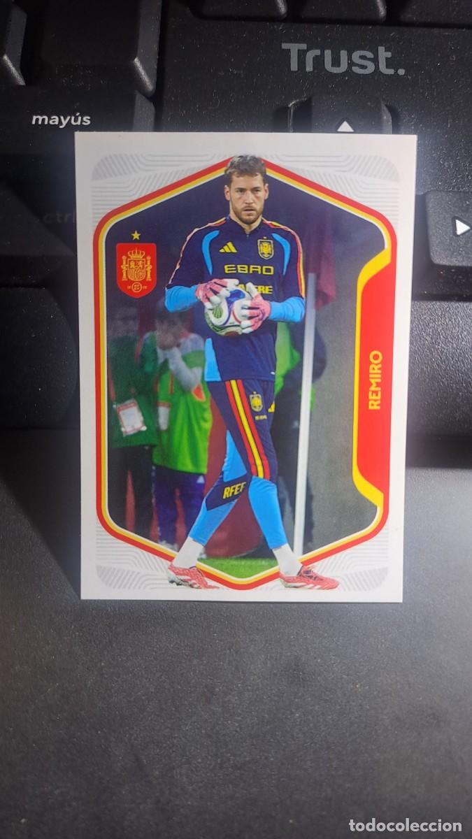 Coleccionismo cromos antiguos: CROMO REMIRO 12 ESPA&Ntilde;A 2026 26 MUNDIAL SELECCION ESPA&Ntilde;OLA CARREFOUR PANINI NUNCA PEGADO