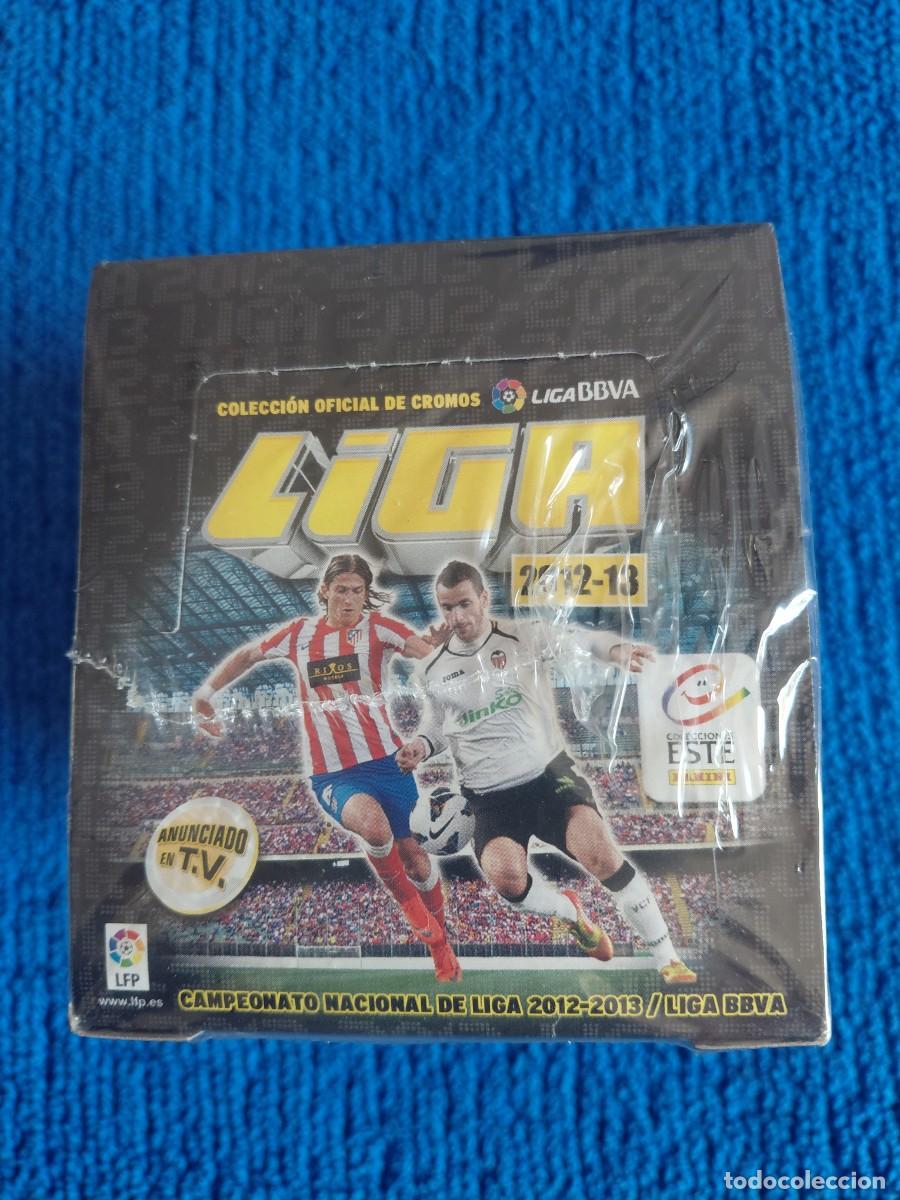 Coleccionismo cromos antiguos: Caja de sobres Ediciones Este 2012 2013, 12-13, nueva sin abrir. 50 sobres. PRECINTADA DE FABRICA.