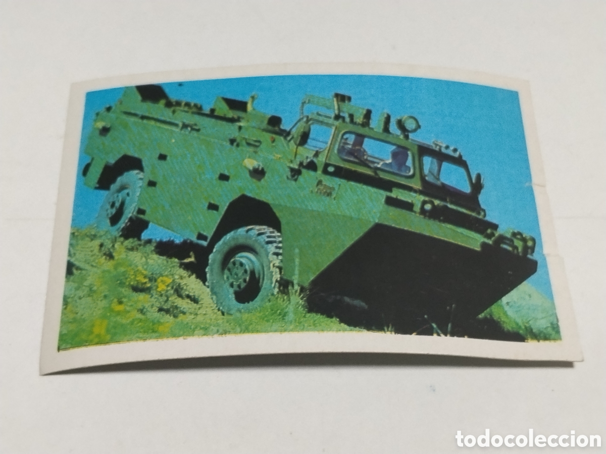 Coleccionismo cromos antiguos: Cromo Nuestros Ejercitos Veh&iacute;culo Anfibio Enasa , peque&ntilde;o corte en el cromo