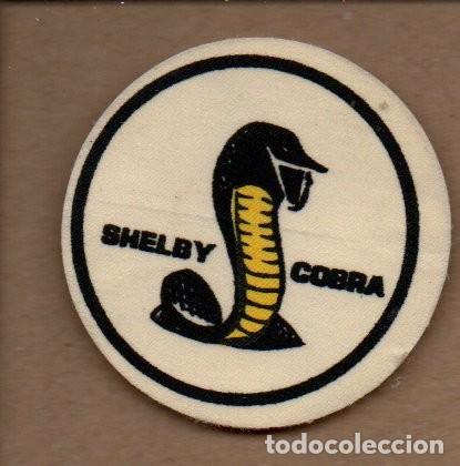Coleccionismo cromos antiguos: ANTIGUO CROMO ADHESIVO DE TELA. TUS GRANDES MARCAS DE MOTO. SHELBY COBRA. 6 CM.