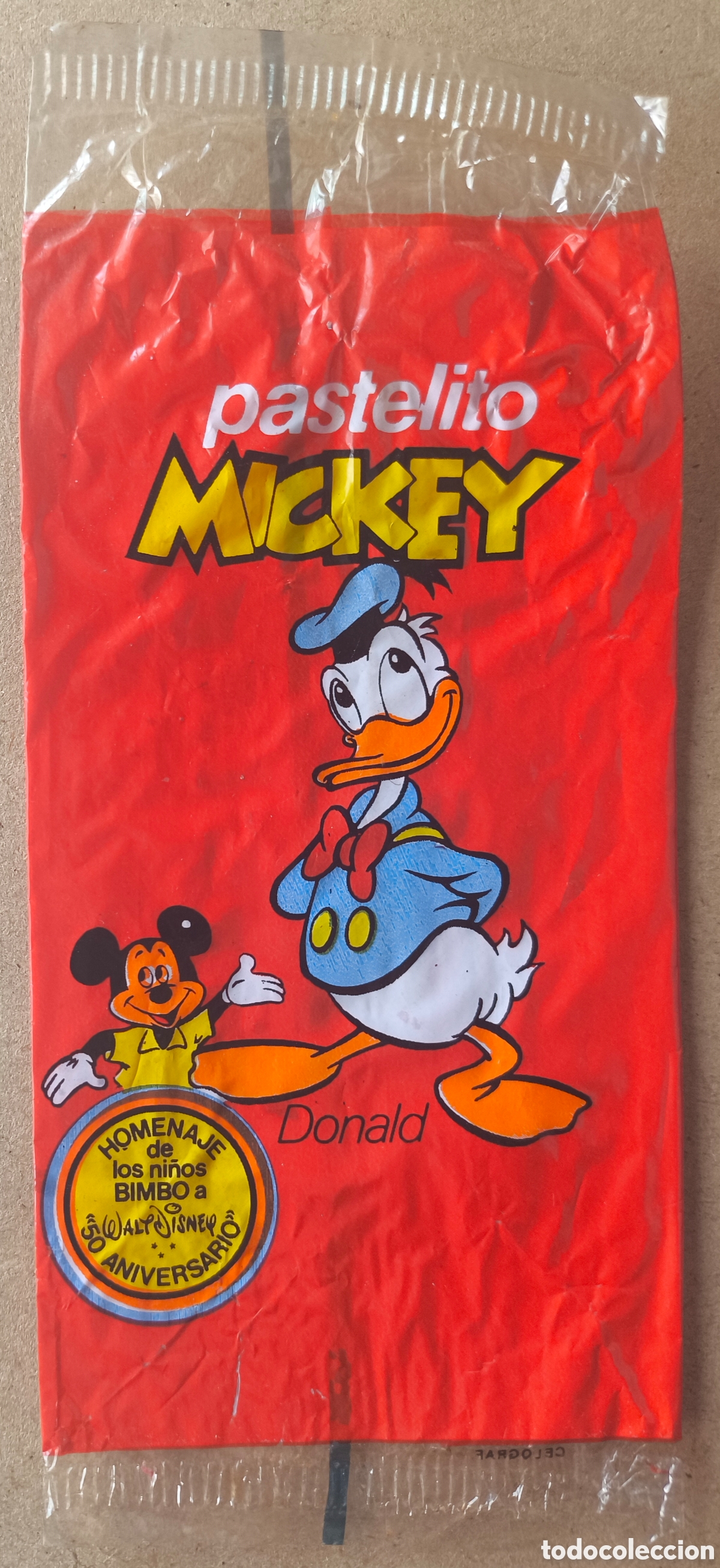 Coleccionismo cromos antiguos: BIMBO ENVOLTORIO CROMO PASTELITO LOS AMIGOS DE MICKEY DONALD 50 ANIVERSARIO WALT DISNEY BUEN ESTADO